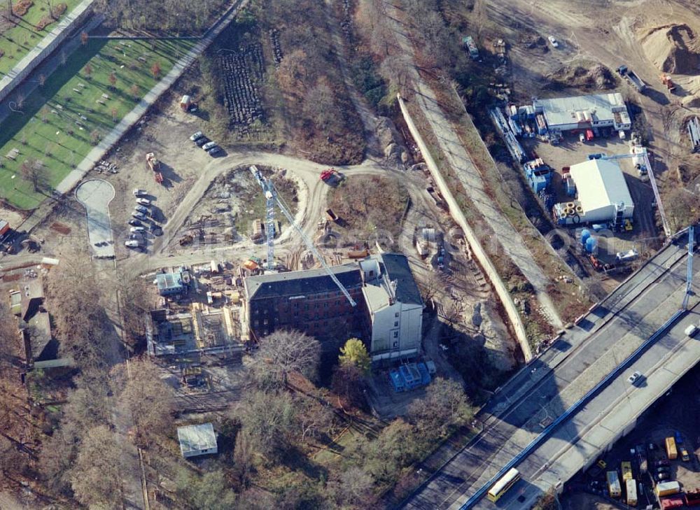 Aerial photograph Berlin - Tiergarten - Errichtung der Feuer- und Polizeiwache am Bundeskanzleramt im Berliner Regierungsviertel - ein Bauprojekt der SCHÄLERBAU BERLIN GmbH Niederlassung Hochbau Herrn Karakianis pers. Seydelstraße 28 10117 BERLIN 35187301 Herr Karakianis