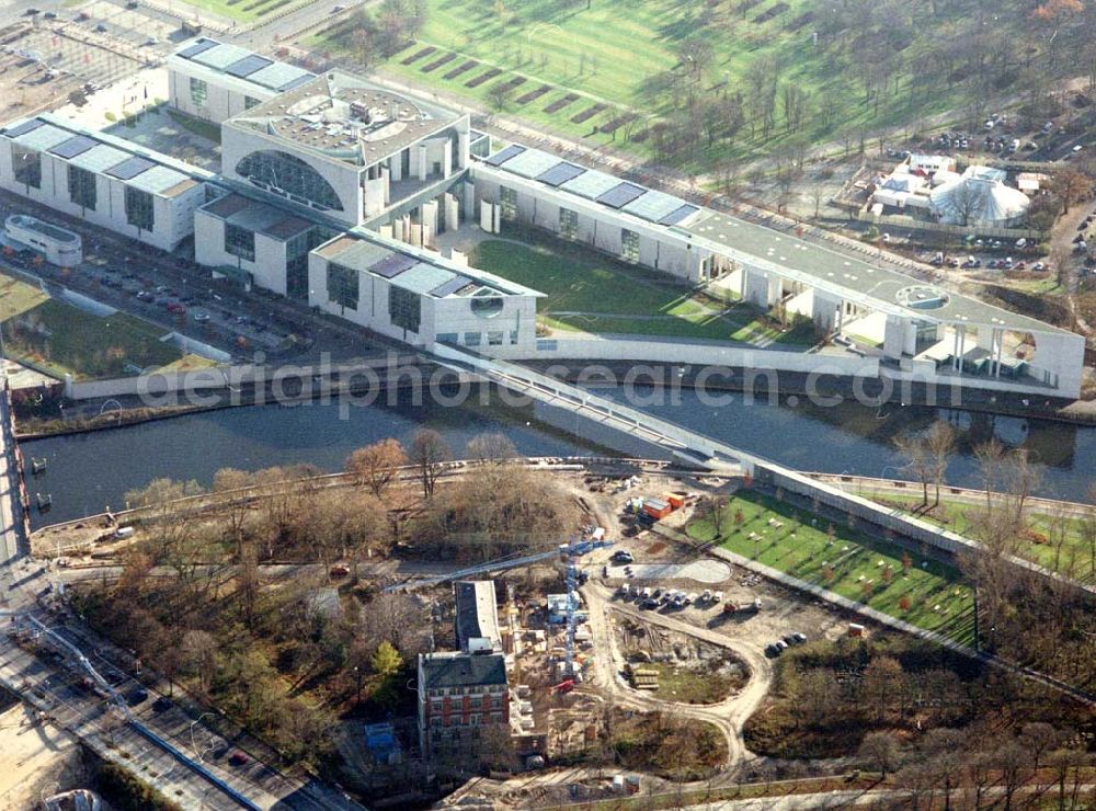 Aerial photograph Berlin - Tiergarten - Errichtung der Feuer- und Polizeiwache am Bundeskanzleramt im Berliner Regierungsviertel - ein Bauprojekt der SCHÄLERBAU BERLIN GmbH Niederlassung Hochbau Herrn Karakianis pers. Seydelstraße 28 10117 BERLIN 35187301 Herr Karakianis