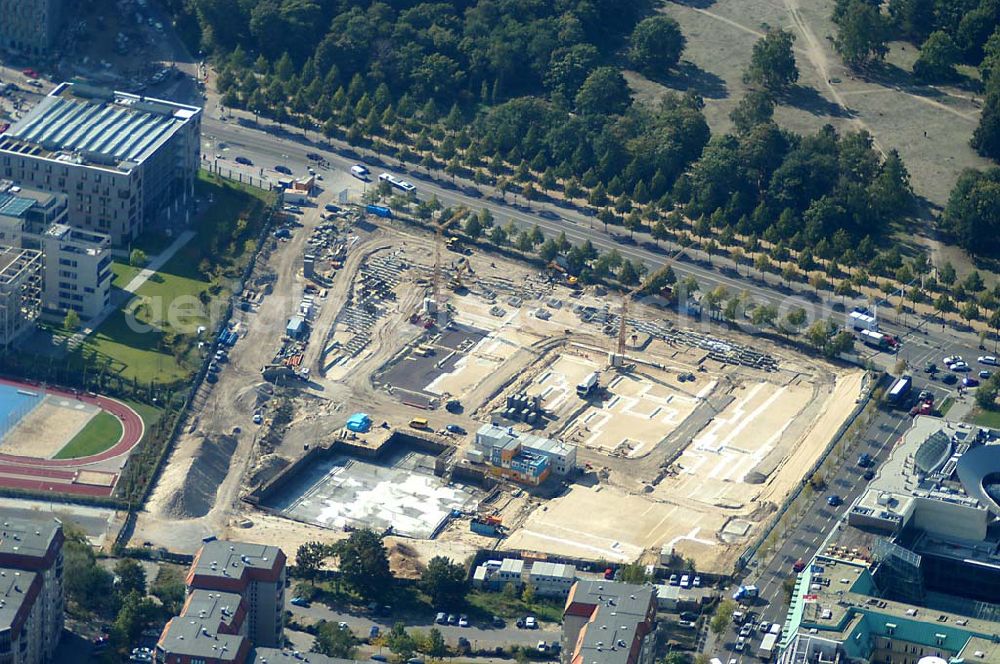 Berlin from above - Errichtung des Holocaust-Denkmales am Brandenburger Tor in Berlin , am ehemaligen Grenzstreifen, an der Wilhelmsstraße, am Brandenburger Tor- Mitte