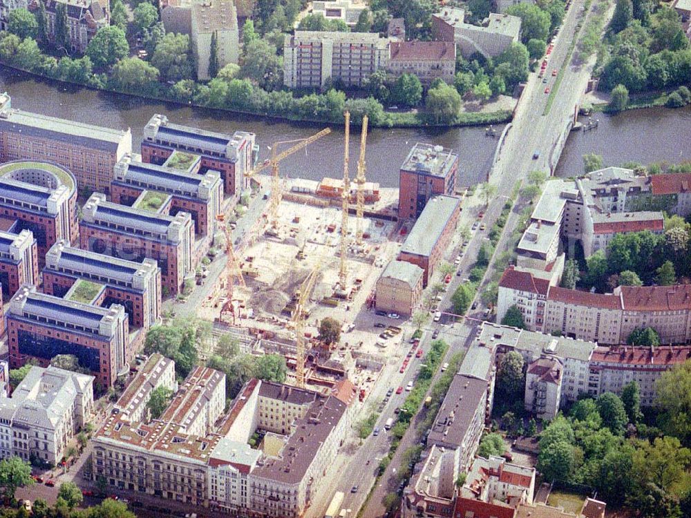 Aerial photograph Berlin - Moabit - Errichtung eines neuen Büro- und Geschäftshauses an der Gotzkowskybrücke gegenüber dem FOCUS - Teleport in Berlin - Moabit durch die Firma IMBAU.