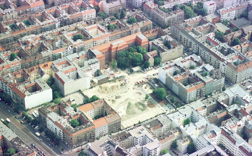 Berlin-Prenzlauer-Berg from the bird's eye view: Errichtung einer Parkanlage an der Prenzlauer Allee in Berlin-Prenzlauer-Berg.