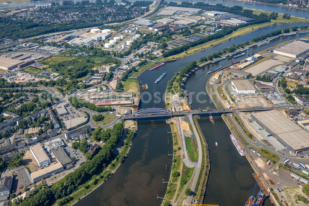 Aerial photograph Duisburg - Construction site for a new replacement building for the renovation, renewal and repair of the bridge structure Karl-Lehr-Bruecke about the Ruhr on street Ruhrorter Strasse in the district Ruhrort in Duisburg at Ruhrgebiet in the state North Rhine-Westphalia, Germany