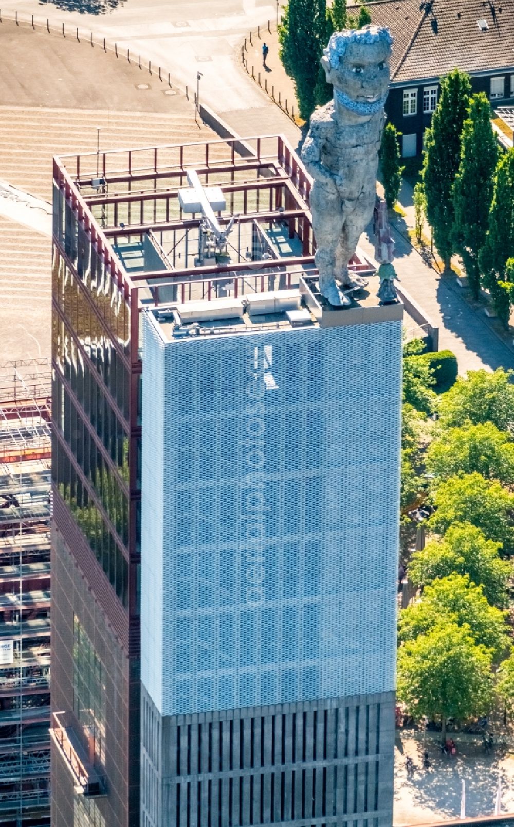 Aerial image Gelsenkirchen - Observation tower on the Office building of the administrative and business center of Vivawest Wohnen GmbH, headquartered in Nordsternpark on the former Nordstern colliery in Gelsenkirchen at Ruhrgebiet in North Rhine-Westphalia