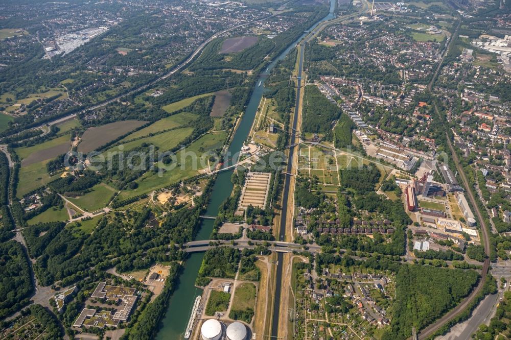 Aerial image Gelsenkirchen - Observation tower on the Office building of the administrative and business center of Vivawest Wohnen GmbH, headquartered in Nordsternpark on the former Nordstern colliery in Gelsenkirchen in North Rhine-Westphalia