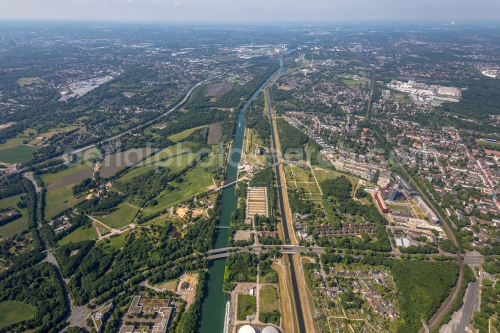 Aerial photograph Gelsenkirchen - Observation tower on the Office building of the administrative and business center of Vivawest Wohnen GmbH, headquartered in Nordsternpark on the former Nordstern colliery in Gelsenkirchen in North Rhine-Westphalia