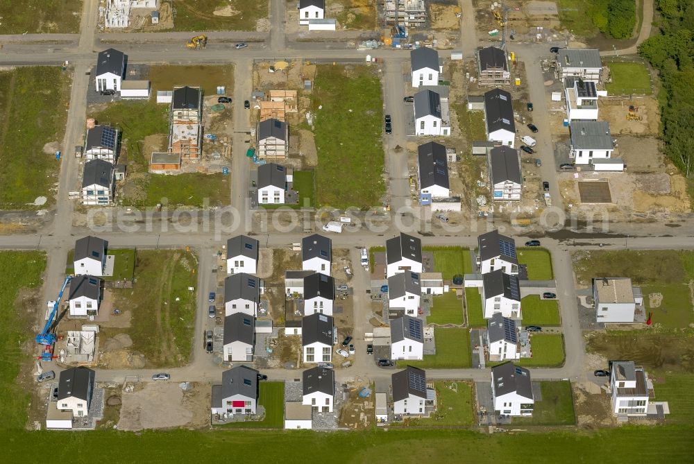 Gelsenkirchen from the bird's eye view: Developed a family house construction sites - Condominium at the Johannes-Rau-all in the district of Bismarck, Gelsenkirchen in North Rhine-Westphalia