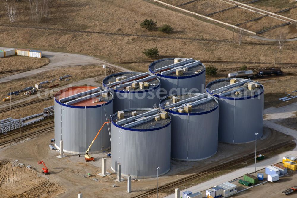 Schwedt from the bird's eye view: Blick auf die Bioethanolanlage auf dem Gelände der PCK - Raffinerie in Schwedt. Im August 2005 ging die Anlage der VERBIO Ethanol Schwedt GmbH & Co. KG als europaweit erste Bioethanolanlage, die sich auf dem Gelände eines Erdölverarbeitungswerkes befindet, in Betrieb. Das Werk verarbeitet landwirtschaftliche Produkte aus dem Umland zu Kraftstoffen und liegt somit am Puls der Zeit. Umgewandelt wird vorwiegend Roggen. Kontakt: VERBIO Ethanol Schwedt GmbH & Co. KG, Passower Chaussee 111, 16303 Schwedt, Tel. +49(0)3332 26995 57, Fax +49(0)3332 26995 48, Email: info@verbio.de