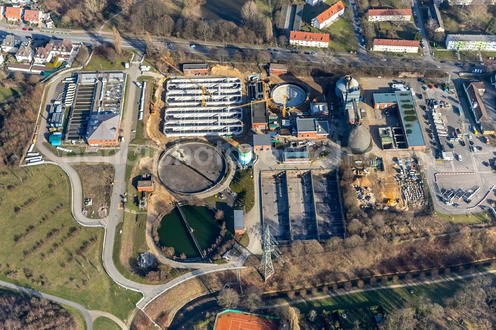 Duisburg from the bird's eye view: New construction site and extension of the sewage treatment basins and purification stages on Klaeranlage Duisburg Huckingen on Kaiserswerther Strasse in the district Huckingen in Duisburg in the state North Rhine-Westphalia, Germany