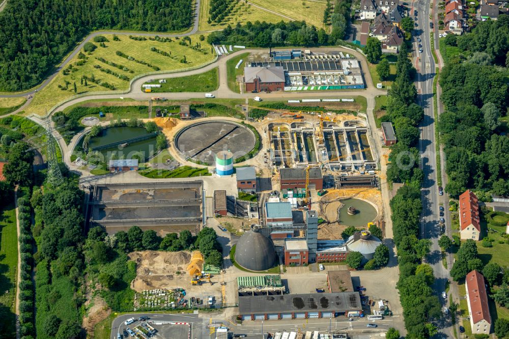 Aerial photograph Duisburg - New construction site and extension of the sewage treatment basins and purification stages on Klaeranlage Duisburg Huckingen on Kaiserswerther Strasse in the district Huckingen in Duisburg in the state North Rhine-Westphalia, Germany