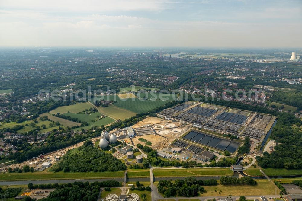 Duisburg from above - New construction site and extension of the sewage treatment basins and purification stages of Klaeranlage Emschermuendung on Turmstrasse in the district Walsum in Dinslaken in the state North Rhine-Westphalia, Germany