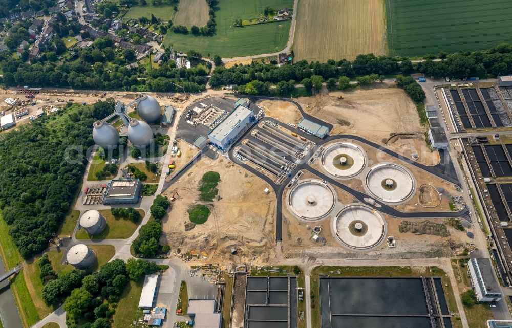 Duisburg from the bird's eye view: New construction site and extension of the sewage treatment basins and purification stages of Klaeranlage Emschermuendung on Turmstrasse in the district Walsum in Dinslaken in the state North Rhine-Westphalia, Germany