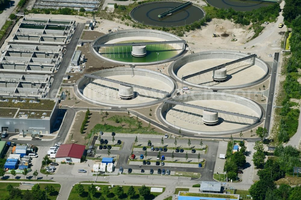 München from the bird's eye view: New construction site and extension of the sewage treatment basins and purification stages of Klaeranlage Muenchen Gut Grosslappen on Freisinger Landstrasse in Munich in the state Bavaria, Germany