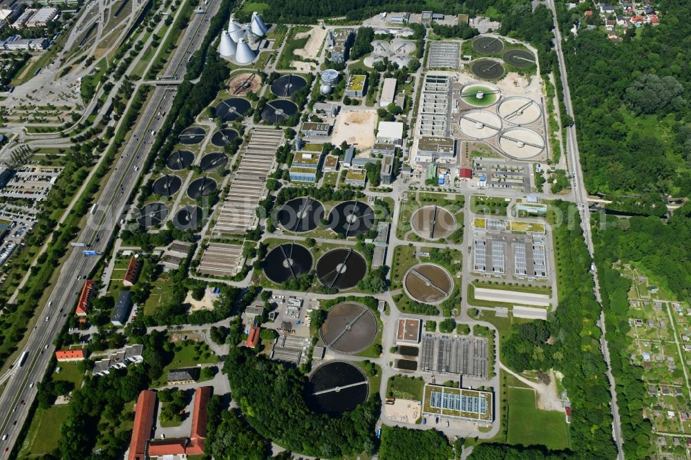 Aerial image München - New construction site and extension of the sewage treatment basins and purification stages of Klaeranlage Muenchen Gut Grosslappen on Freisinger Landstrasse in Munich in the state Bavaria, Germany