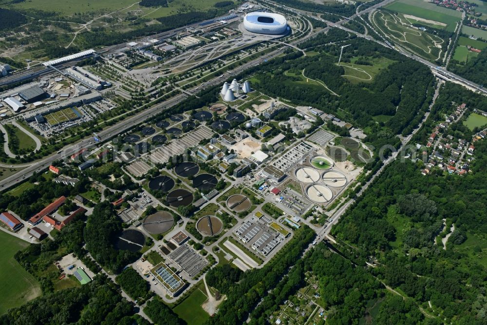 Aerial photograph München - New construction site and extension of the sewage treatment basins and purification stages of Klaeranlage Muenchen Gut Grosslappen on Freisinger Landstrasse in Munich in the state Bavaria, Germany