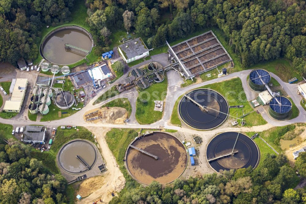 Aerial photograph Nettetal - Construction site for the new construction and extension of the sewage treatment plant basins and purification stages for wastewater treatment of the NIERSVERBAND on the street Ritzbruch in Nettetal in the federal state of North Rhine-Westphalia, Germany