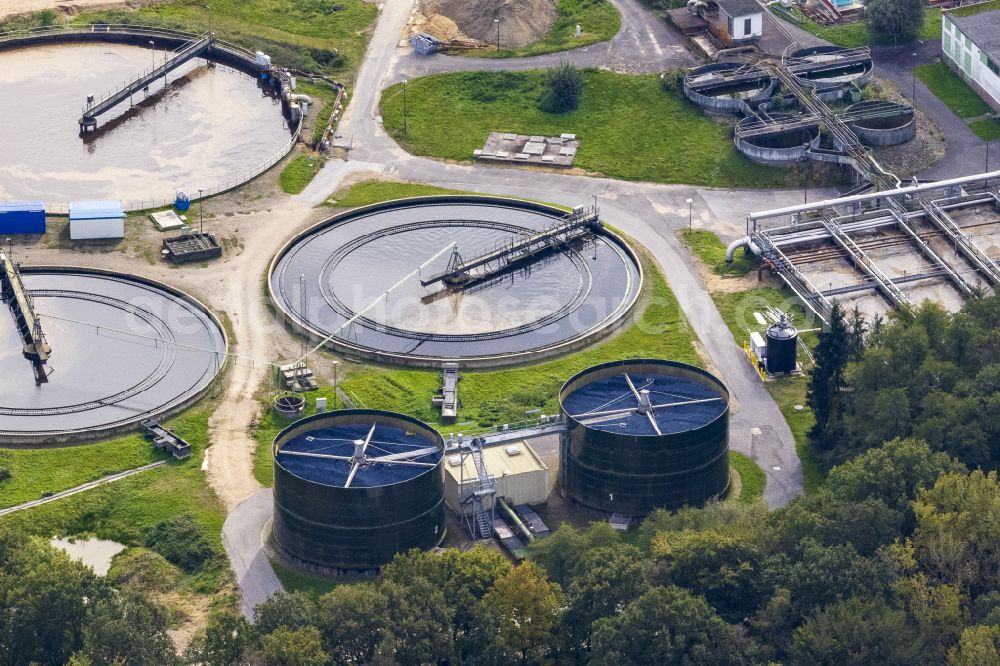 Nettetal from above - Construction site for the new construction and extension of the sewage treatment plant basins and purification stages for wastewater treatment of the NIERSVERBAND on the street Ritzbruch in Nettetal in the federal state of North Rhine-Westphalia, Germany