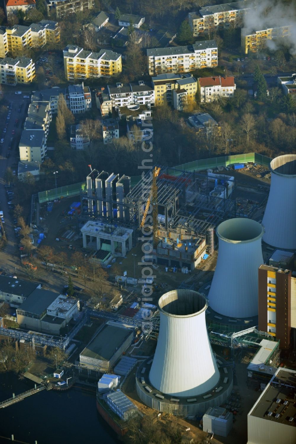 Aerial photograph Berlin - Exhaust towers of the Vattenfall Europe AG at Teltowkanal in Berlin Lichterfelde