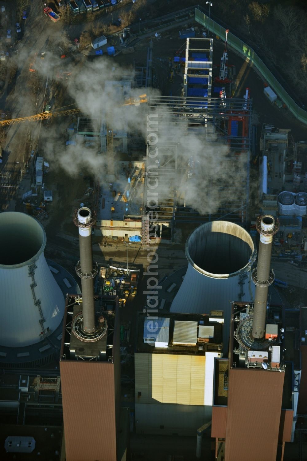 Aerial photograph Berlin - Exhaust towers of the Vattenfall Europe AG at Teltowkanal in Berlin Lichterfelde