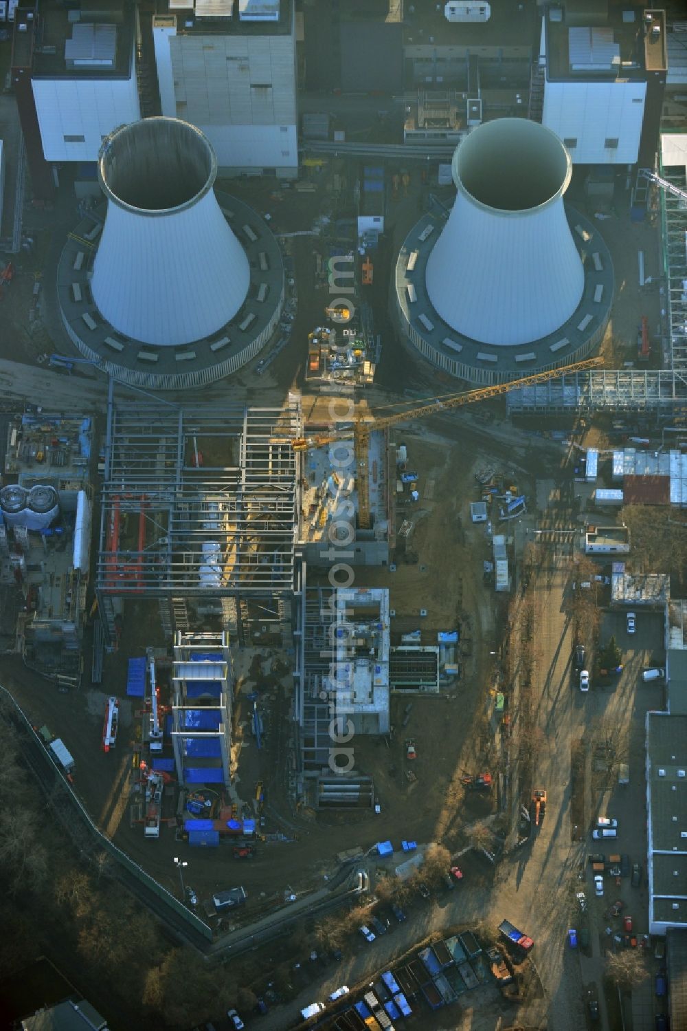 Aerial image Berlin - Exhaust towers of the Vattenfall Europe AG at Teltowkanal in Berlin Lichterfelde