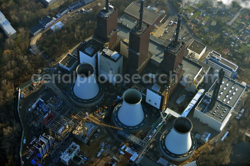 Aerial photograph Berlin - Exhaust towers of the Vattenfall Europe AG at Teltowkanal in Berlin Lichterfelde