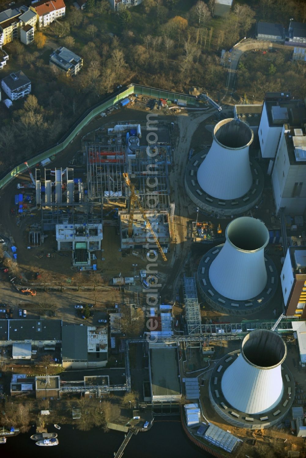 Aerial image Berlin - Exhaust towers of the Vattenfall Europe AG at Teltowkanal in Berlin Lichterfelde