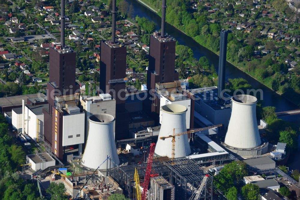 Berlin from above - Exhaust towers of the Vattenfall Europe AG at the canal eltowkanal in Berlin Lichterfelde