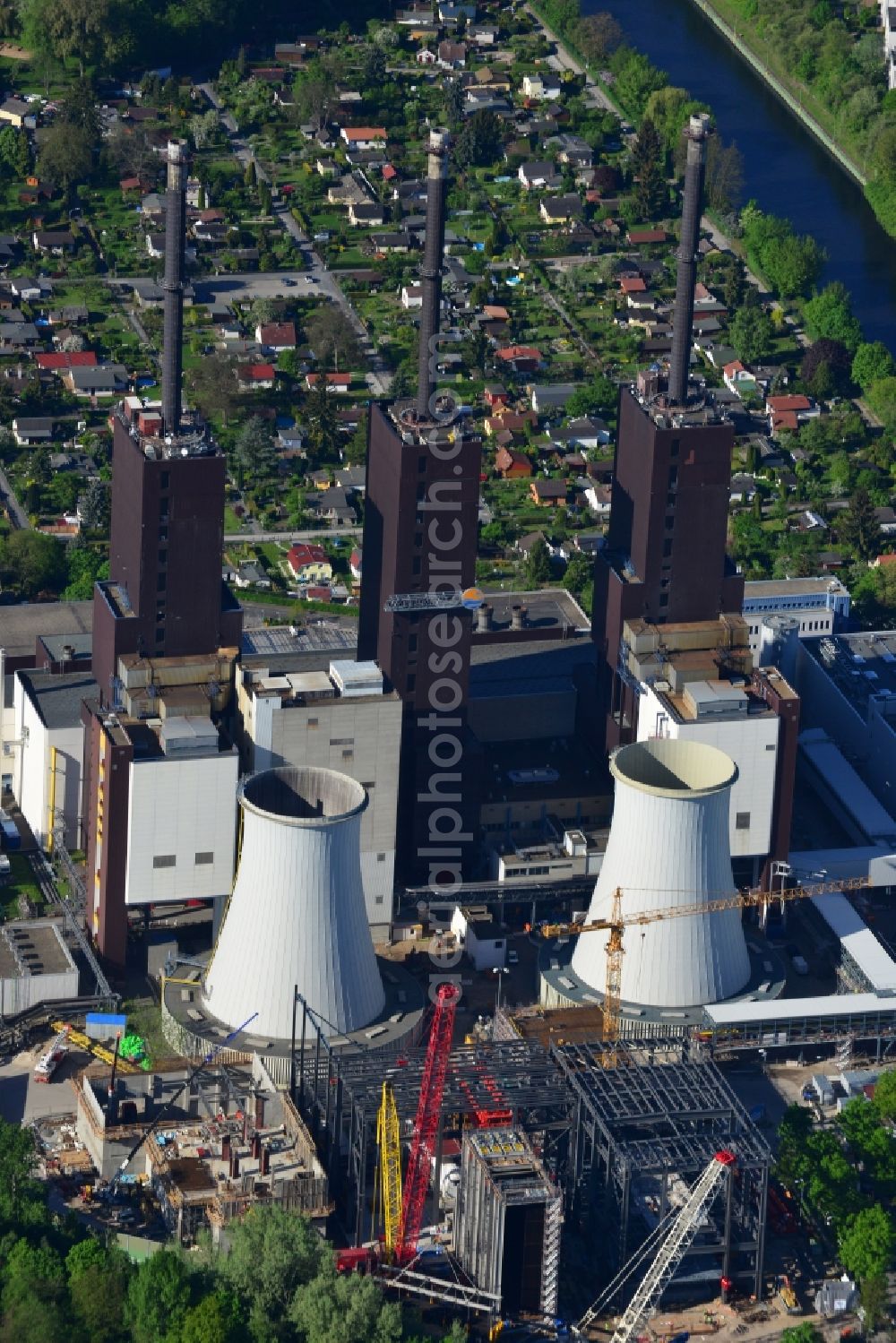 Aerial image Berlin - Exhaust towers of the Vattenfall Europe AG at the canal eltowkanal in Berlin Lichterfelde