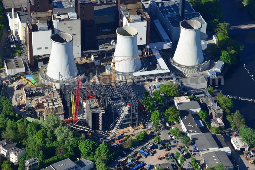 Berlin from above - Exhaust towers of the Vattenfall Europe AG at the canal eltowkanal in Berlin Lichterfelde