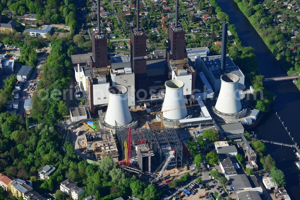 Berlin from the bird's eye view: Exhaust towers of the Vattenfall Europe AG at the canal eltowkanal in Berlin Lichterfelde