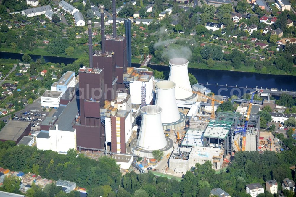 Aerial photograph Berlin - Exhaust towers of the Vattenfall Europe AG at the canal eltowkanal in Berlin Lichterfelde