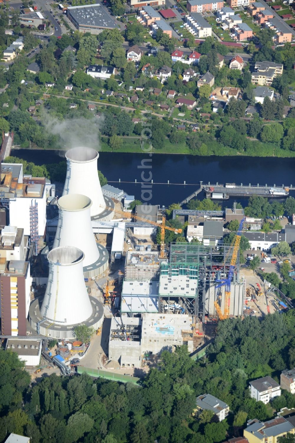 Berlin from the bird's eye view: Exhaust towers of the Vattenfall Europe AG at the canal eltowkanal in Berlin Lichterfelde