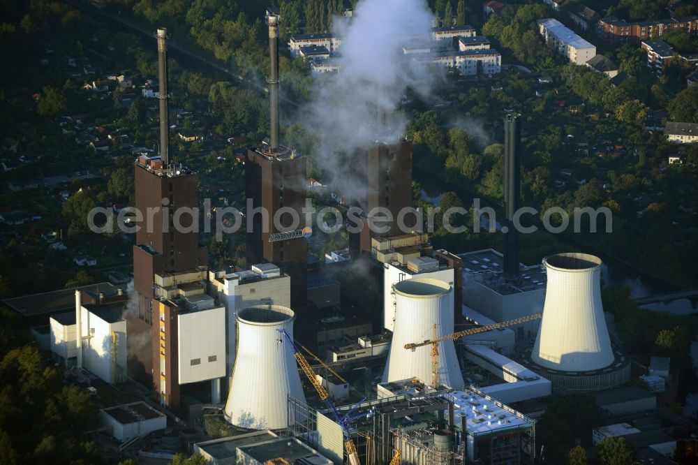 Aerial image Berlin - Exhaust towers of the Vattenfall Europe AG at the canal eltowkanal in Berlin Lichterfelde