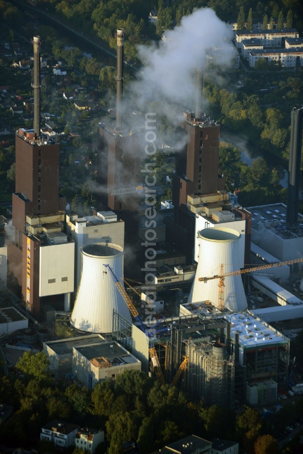 Aerial photograph Berlin - Exhaust towers of the Vattenfall Europe AG at the canal eltowkanal in Berlin Lichterfelde