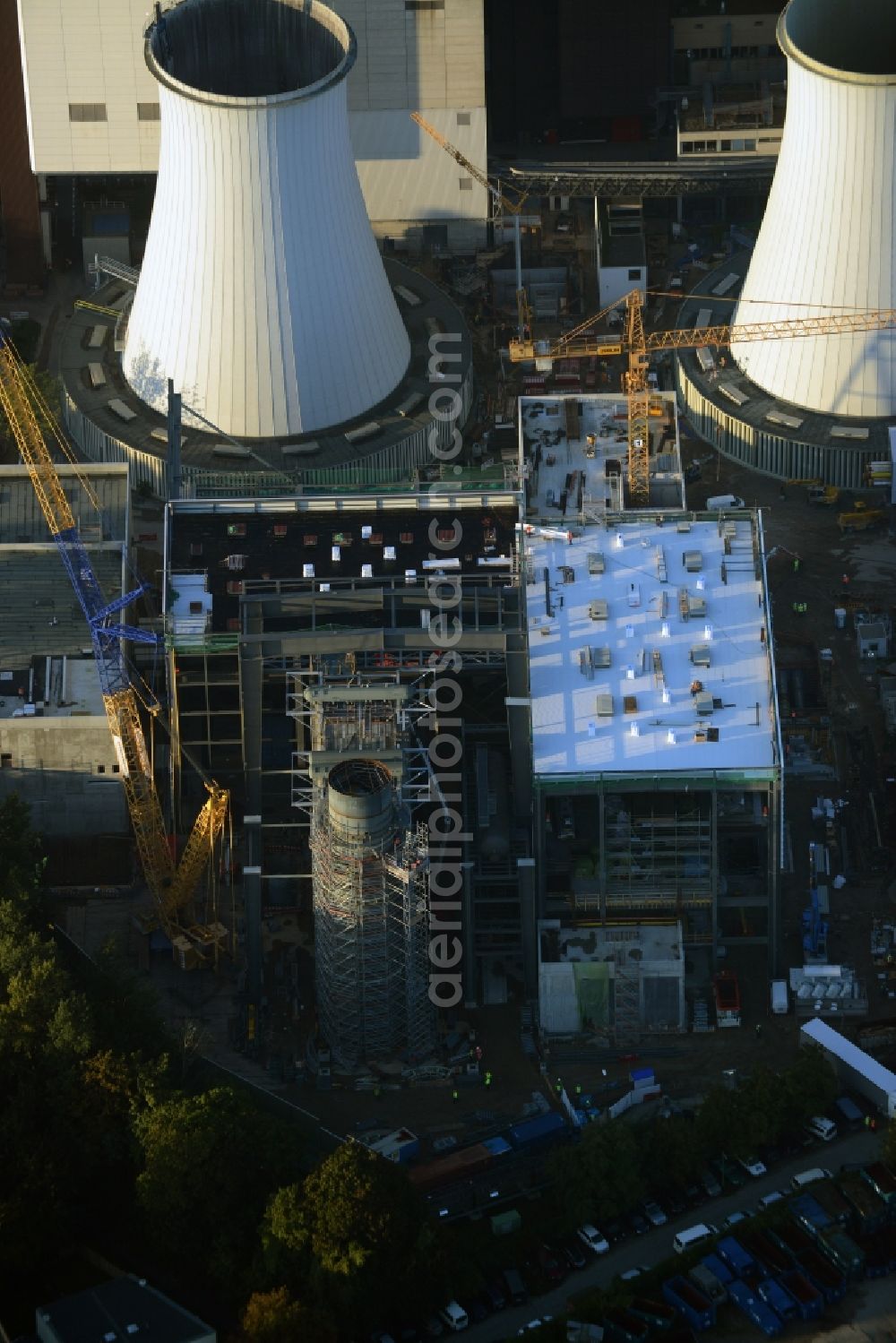 Aerial image Berlin - Exhaust towers of the Vattenfall Europe AG at the canal eltowkanal in Berlin Lichterfelde