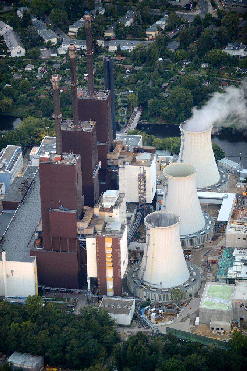 Aerial image Berlin - Exhaust towers of the Vattenfall Europe AG at the canal eltowkanal in Berlin Lichterfelde