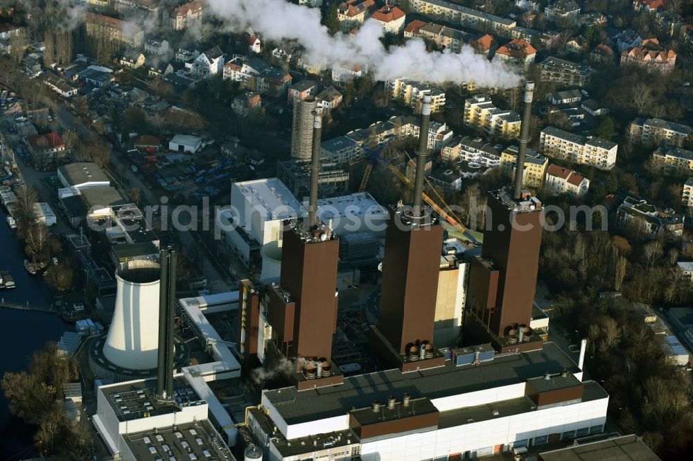 Aerial photograph Berlin - Exhaust towers of the Vattenfall Europe AG at the canal eltowkanal in Berlin Lichterfelde