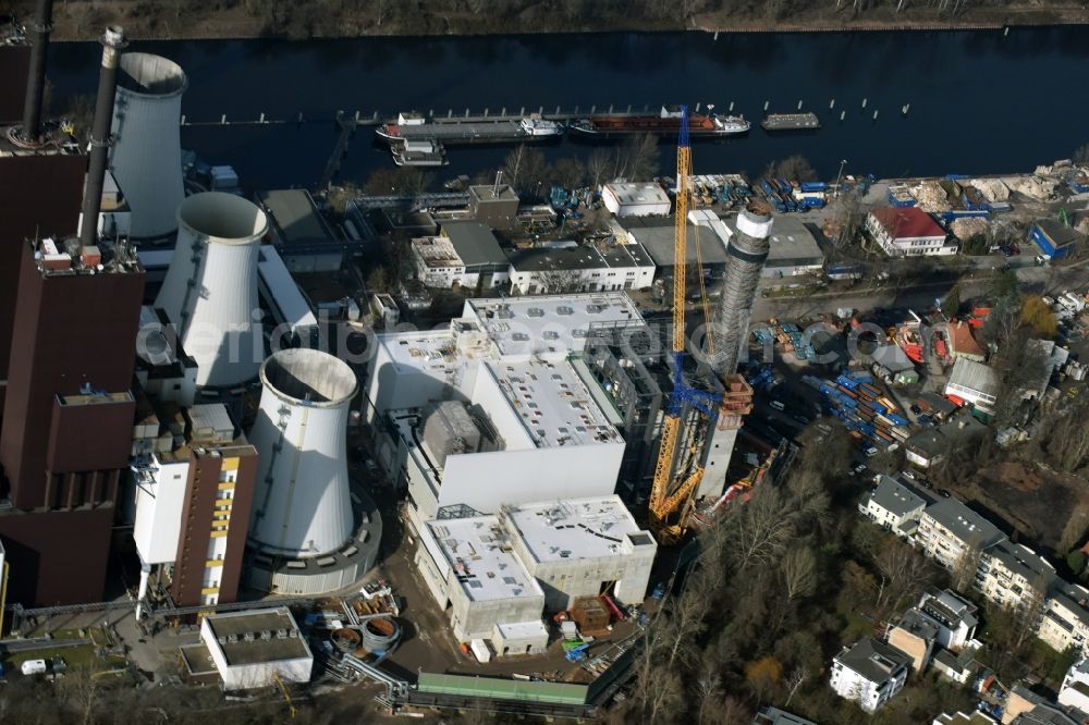 Aerial image Berlin - Exhaust towers of the Vattenfall Europe AG at the canal eltowkanal in Berlin Lichterfelde