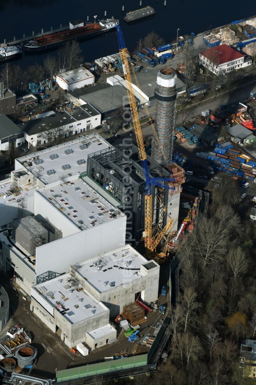 Aerial photograph Berlin - Exhaust towers of the Vattenfall Europe AG at the canal eltowkanal in Berlin Lichterfelde