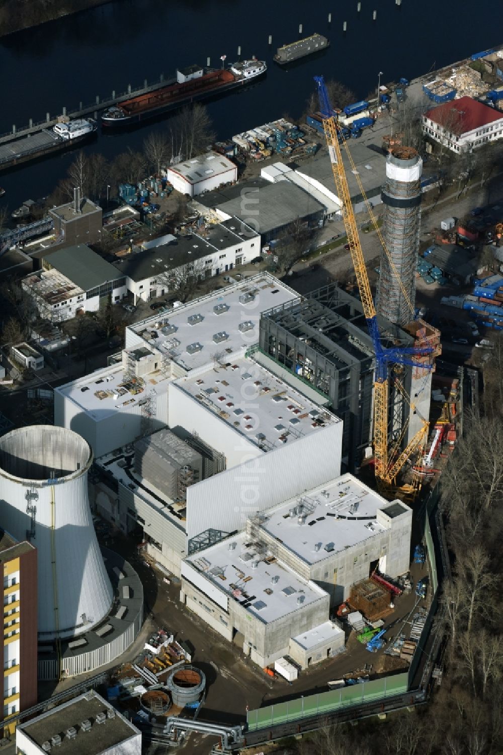 Berlin from above - Exhaust towers of the Vattenfall Europe AG at the canal eltowkanal in Berlin Lichterfelde