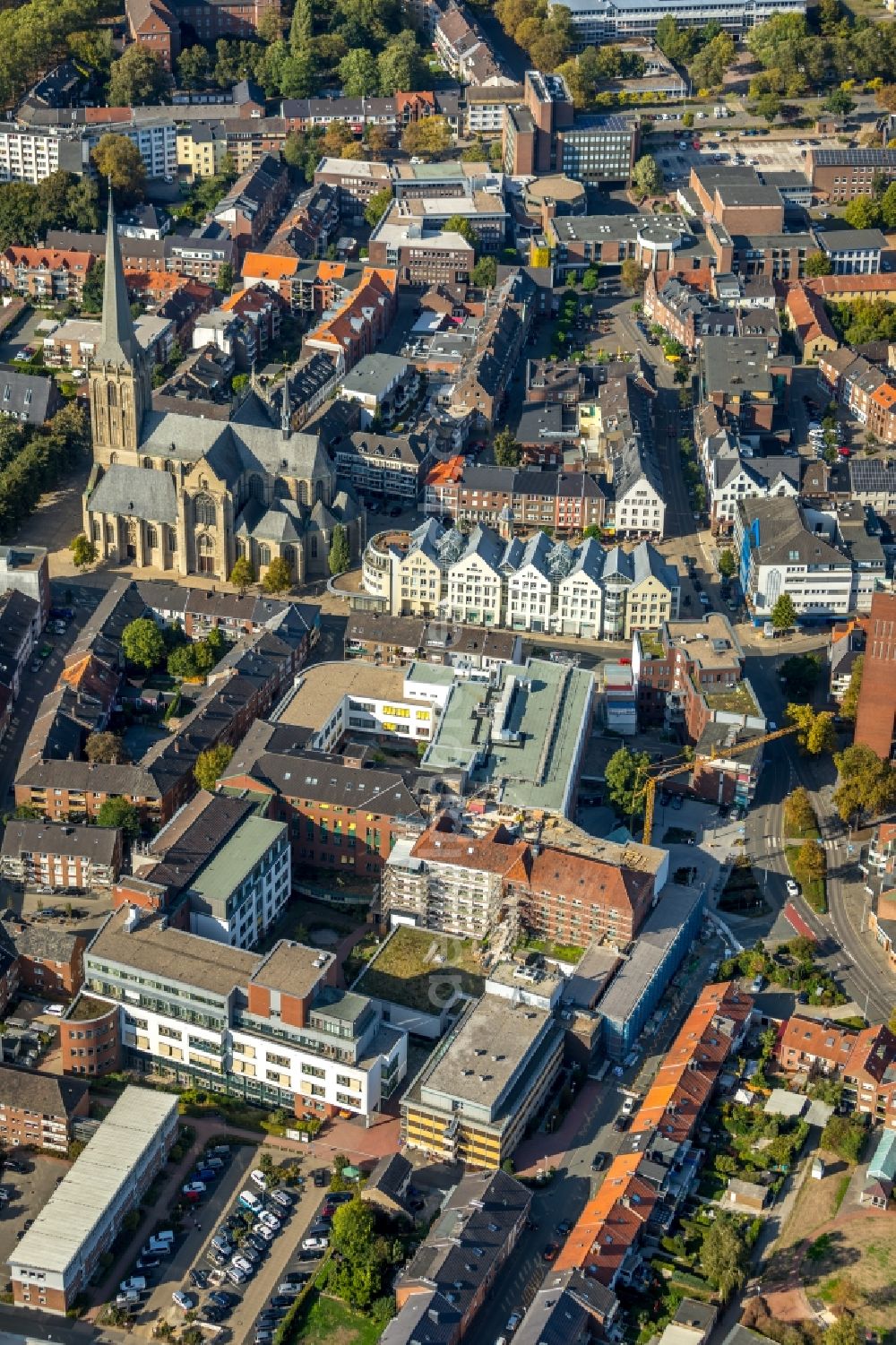 Aerial image Wesel - Extension site of the Marien-Hospital on the Pastor-Janssen-Strasse in the inner city center in Wesel in the state North Rhine-Westphalia