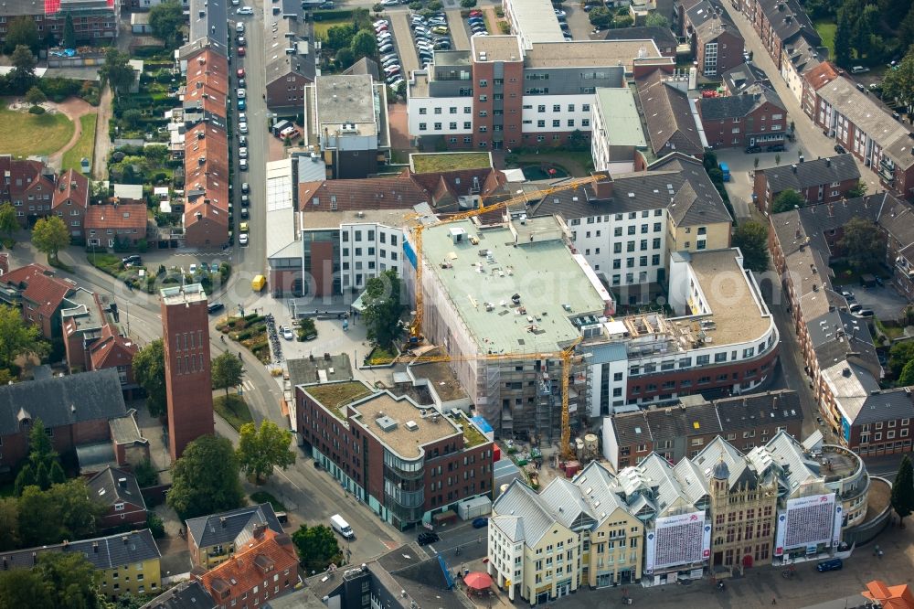 Wesel from the bird's eye view: Extension site of the Marien-Hospital on the Pastor-Janssen-Strasse in the inner city center in Wesel in the state North Rhine-Westphalia