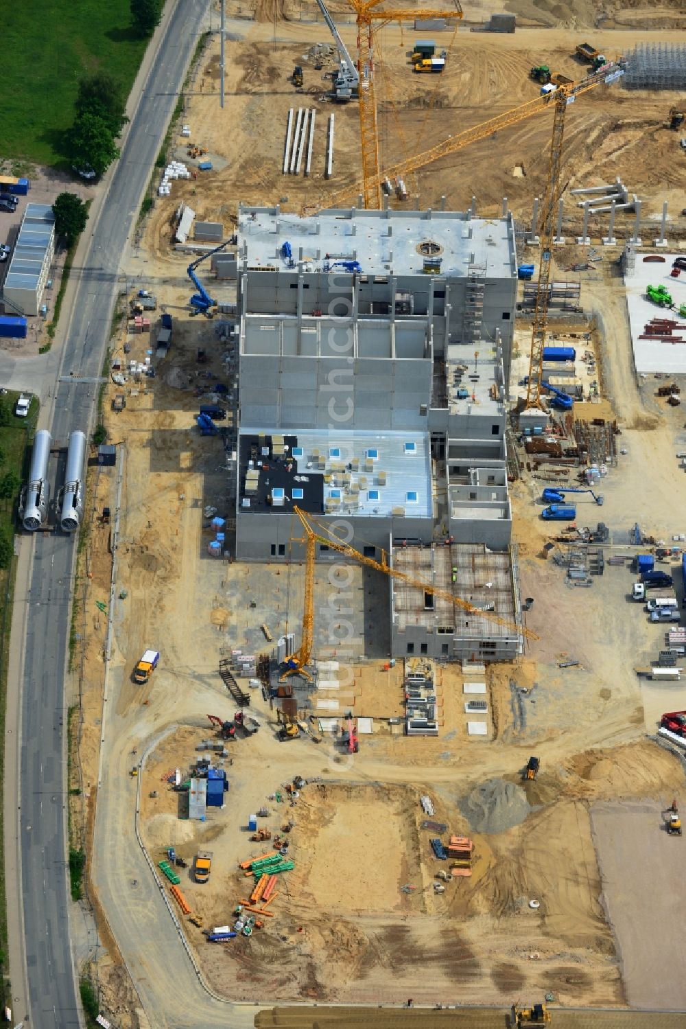 Aerial photograph Zeven - Expansion construction site to build a new high-bay warehouse and cold store of the DMK Deutsches Milch Kontor GmbH in Zeven in Lower Saxony