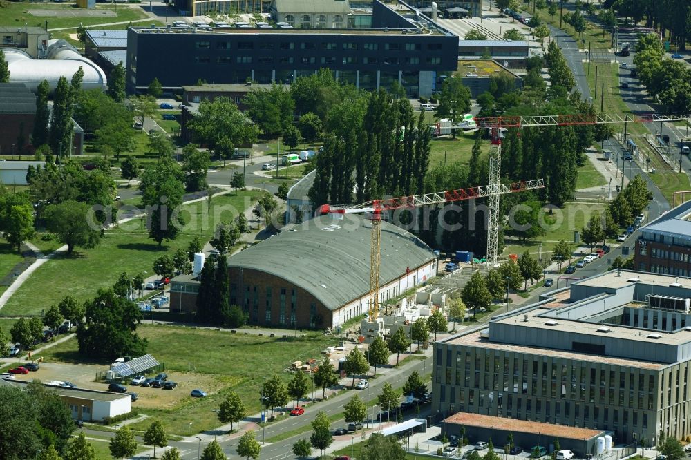 Aerial image Berlin - New extension building site on the buildings and production halls on the premises of the Air Liquide Sales Partners Research and Technology Service Schroeder - Technical Gases in the Adlershof district in Berlin, Germany