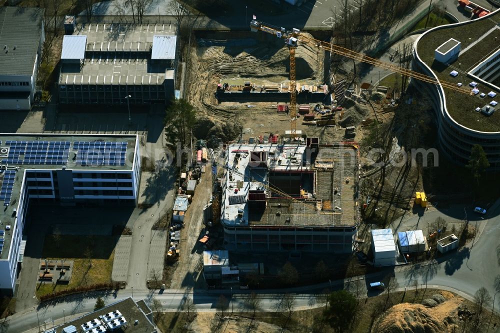 Nürnberg from the bird's eye view: Extension of new building site at the building complex of the institute Fraunhofer-Institut fuer Integrierte Schaltungen IIS on Nordostpark in the district Schafhof in Nuremberg in the state Bavaria, Germany