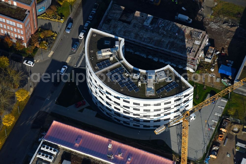 Aerial photograph Berlin - Extension of new building site at the building complex of the institute Willy-Wien-Laboratorium (PTB) on Magnusstrasse in the district Adlershof in Berlin, Germany