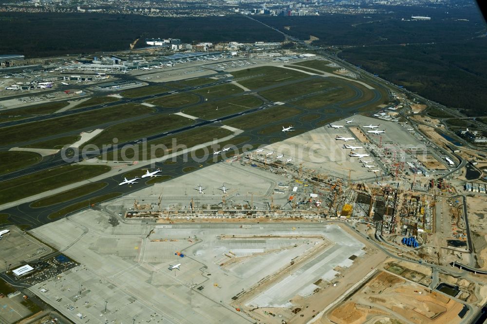 Frankfurt am Main from the bird's eye view: Expansion and construction site on the grounds of the airport fraPort on Terminal 3 in Frankfurt in the state Hesse, Germany