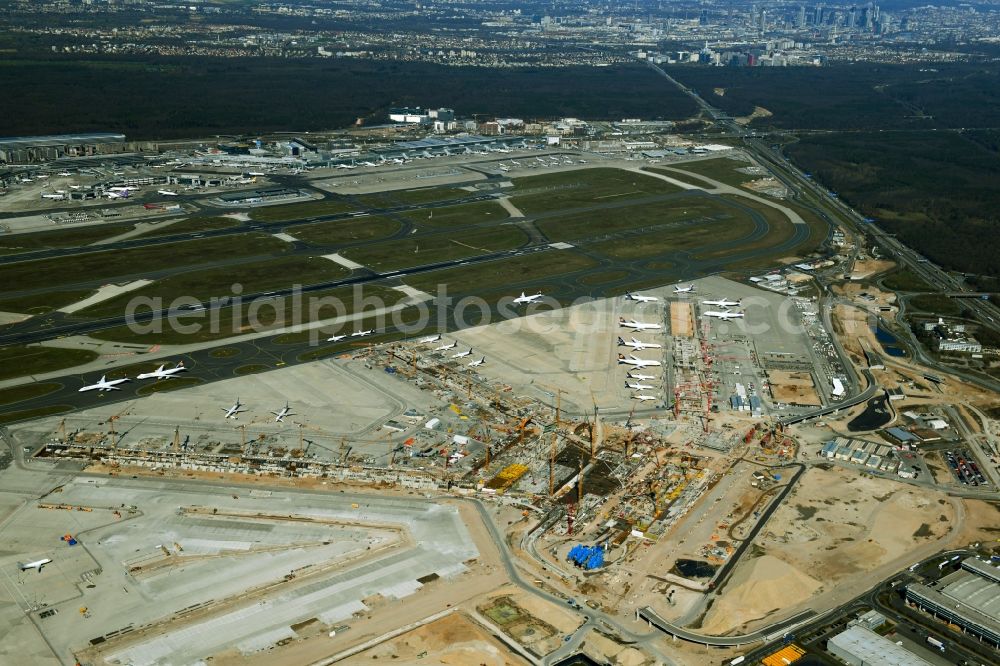 Frankfurt am Main from the bird's eye view: Expansion and construction site on the grounds of the airport fraPort on Terminal 3 in Frankfurt in the state Hesse, Germany