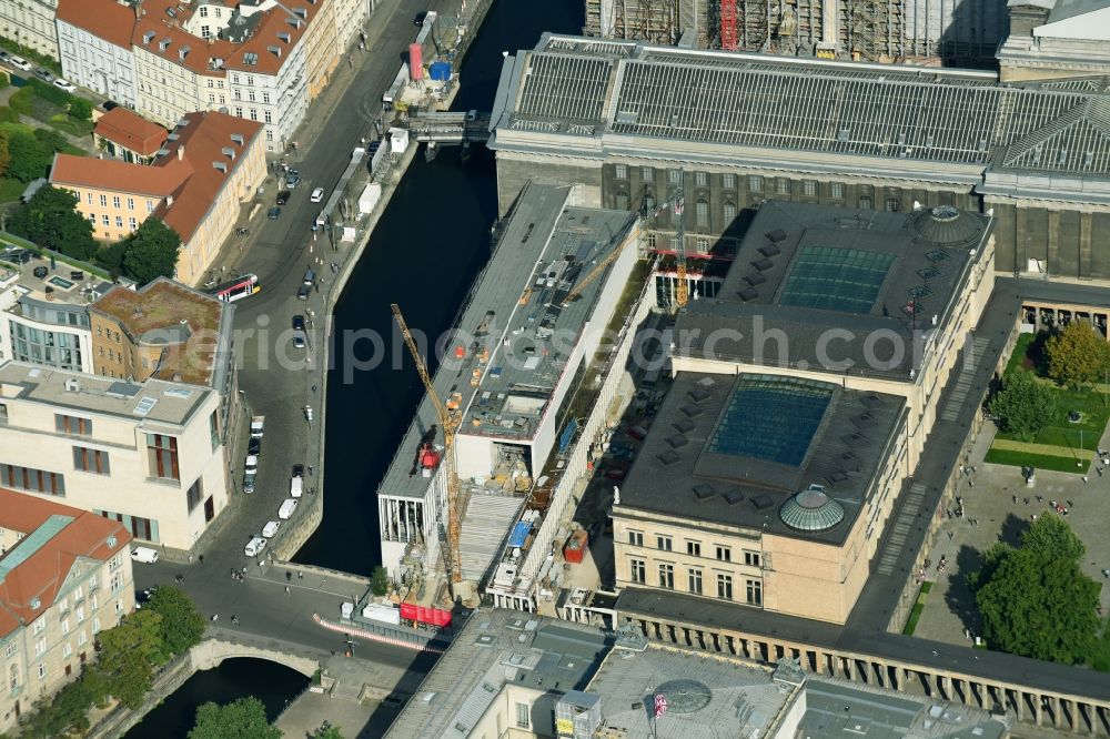 Aerial image Berlin - Extension of a new construction site at the Museum- Building James-Simon-Galerie on Eiserne Bruecke of Museumsinsel in the district Mitte in Berlin, Germany