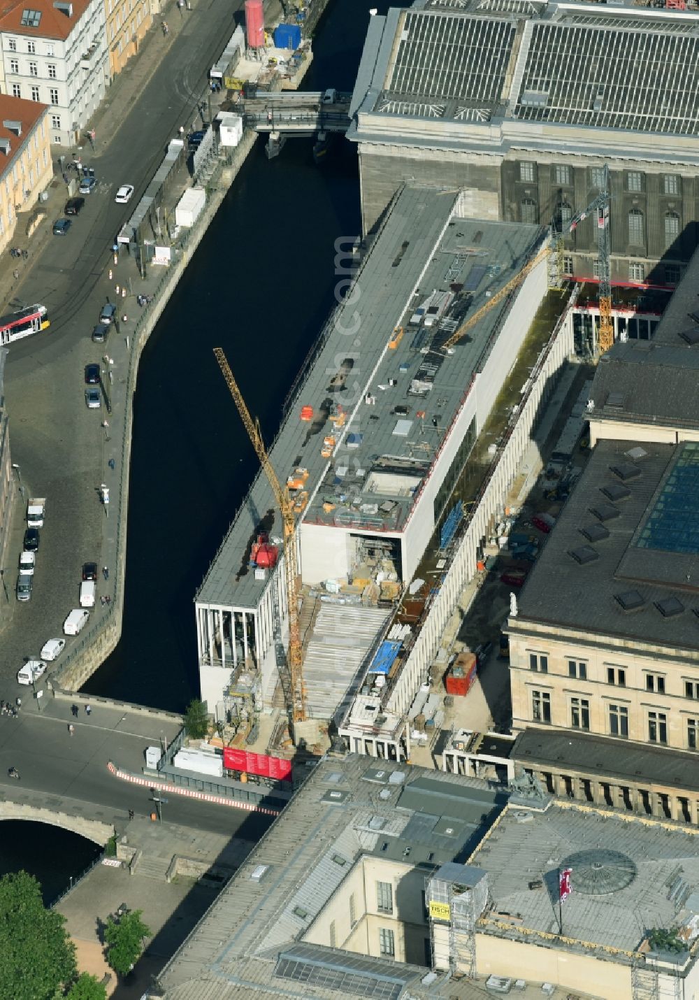 Aerial photograph Berlin - Extension of a new construction site at the Museum- Building James-Simon-Galerie on Eiserne Bruecke of Museumsinsel in the district Mitte in Berlin, Germany