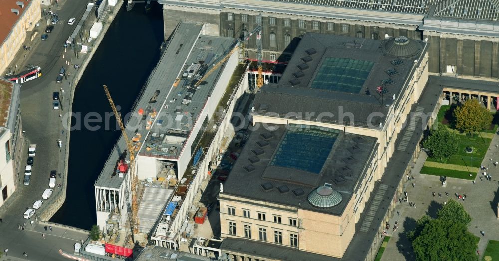 Berlin from above - Extension of a new construction site at the Museum- Building James-Simon-Galerie on Eiserne Bruecke of Museumsinsel in the district Mitte in Berlin, Germany